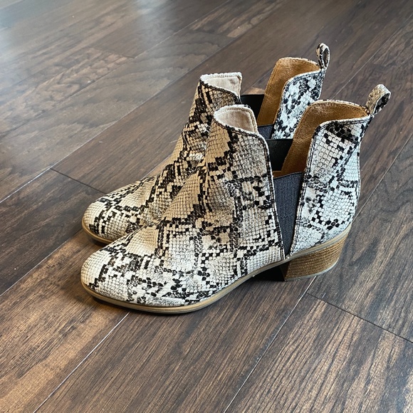 Dr. Scholl's Shoes - Snake Skin Booties